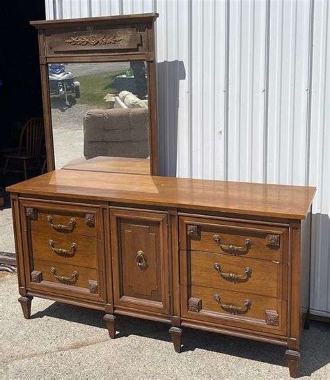 Mid Century Modern Basic Witz 9 Drawer Dresser W Mirror Sherwood