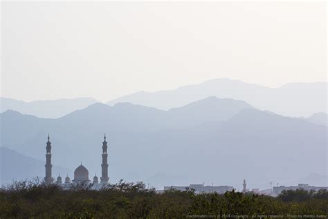 A close-up of a mosque in Fujairah with its surrounding neighbourhood ...