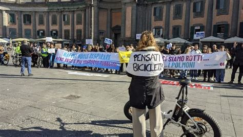 Legambiente Flashmob Per Ripristino Ztl In Piazza Dante La Repubblica