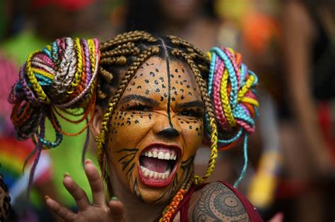 Br Sil Le Carnaval De Rio Atteint Son Paroxysme Avec Le D Fil Des