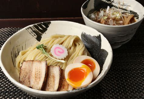 ＜銀座 朧月おぼろづき 本店＞超濃厚な魚介とんこつスープ・特製つけ麺｜旅色