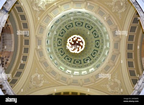 Belfast city hall Stock Photo - Alamy