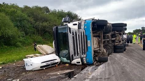 Cami N Con Carne Volc En La Ruta Y Los Vecinos Se Llevaron Todo Hasta