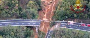 Crolla Un Viadotto Sull Autostrada A A Causa Del Maltempo Ciavula