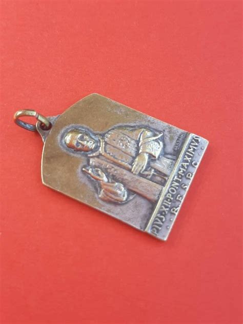 Vintage 1950 Religious Catholic Silver Plated Medal Gem