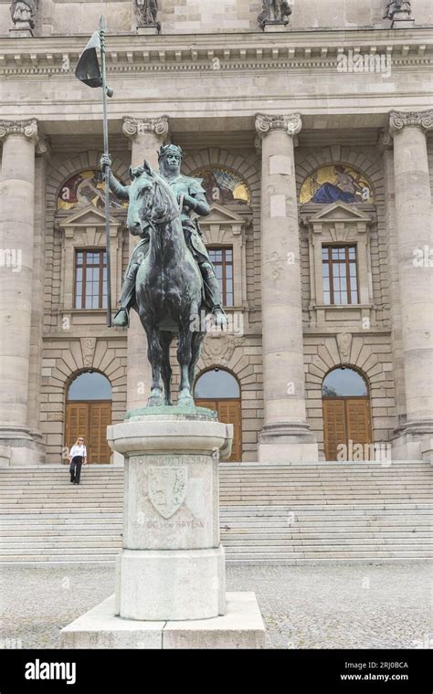 Monument Of Otto Von Wittelsbach In Munich Stock Photo Alamy