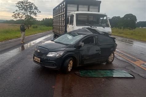 Idosa Socorrida Em Estado Grave Ap S Perder Controle De Carro E Bater