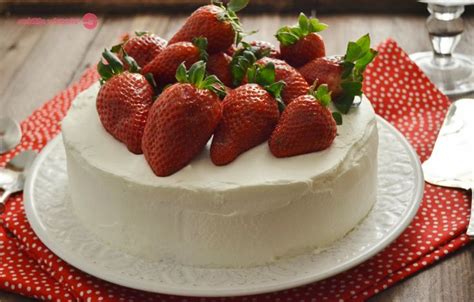 Tarta De Fresas Con Nata Cuchillito Y Tenedor Tarta De Fresas