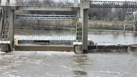 Emily Evans On Twitter Aerial Photos Show Barges Partially Submerged At Mcalpine Locks And Dam