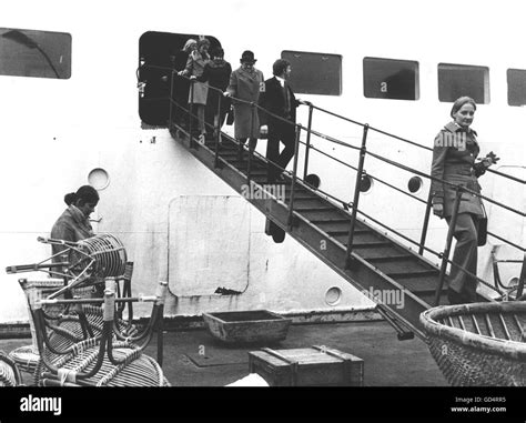 Vietnam War 1955 - 1975, humanitarian aid, return of the hospital ship "Helgoland" of the German ...