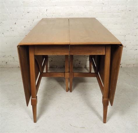 Mid-Century Modern Drop Leaf Table For Sale at 1stDibs