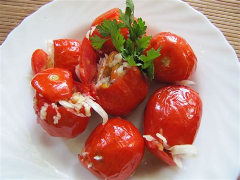 Квашеные фаршированные помидорчики по-армянски - пошаговый рецепт с ...
