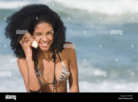 Muschel Bikini Fotos Und Bildmaterial In Hoher Aufl Sung Alamy