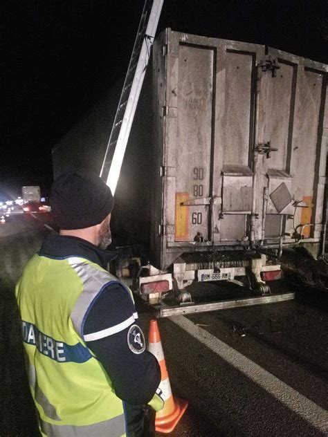 CHÂBONS Un camion prend feu sur lautoroute A48