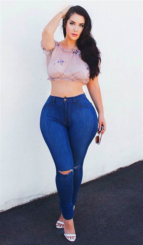 BIG ROUND HIPS On A Brunette Curvy Women Skinny Jeans Beste Jeans Living At Home Belle Moda