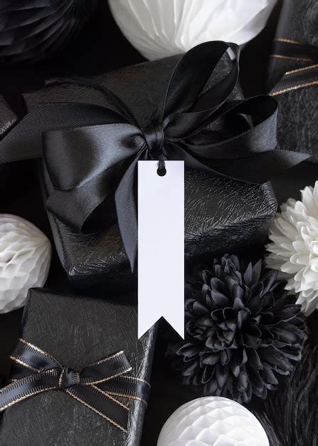 Coffrets Cadeaux Avec Fleurs Et Décorations En Papier Noir Et Blanc