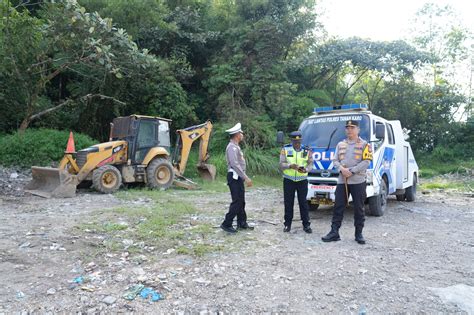 Cek Jalur Medan Tanah Karo Kapolda Sumut Pastikan Alat Berat Berfungsi