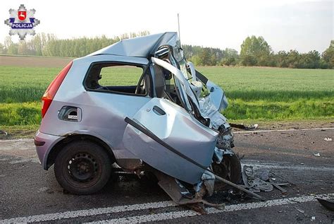 Miertelny Wypadek Na Dk Po Uderzeniu W Ci Ar Wk Fiat Punto