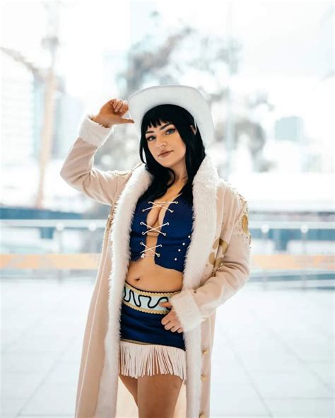 One Piece Nico Robin está lista para salir a altamar con este cosplay