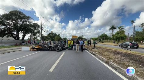 Vídeo Rodovias Federais Em Pernambuco Têm Bloqueios Provocados Por