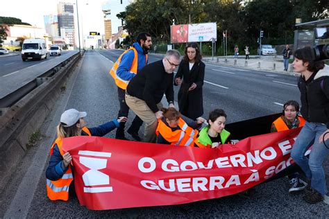 Julgamento De Ativistas Do Clim Ximo Suspenso Novamente Devido A Greve