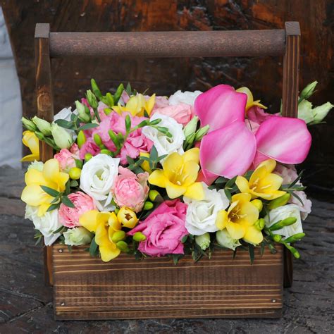 Купить Композиция из цветов в ящике model №185 в Новосибирске