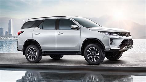 เปิดตัว Toyota Fortuner Leader ภายนอกตกแต่งเหมือน Legender ราคาเริ่มต้น