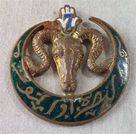 Ancienne insigne du 7ème RTA Régiment de Tirailleurs Algériens Drago Métal