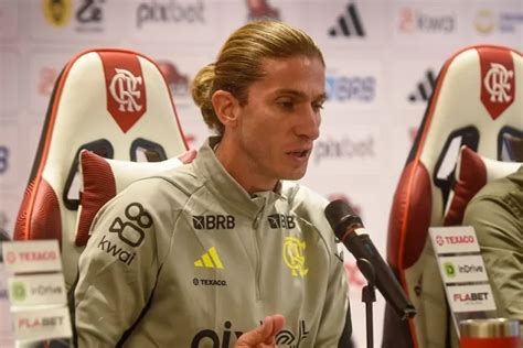 Meia do Flamengo faz pedido a diretoria relacionado a Filipe Luís