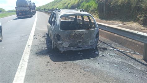 Carro Pega Fogo Na Rodovia Dos Bandeirantes Em Limeira