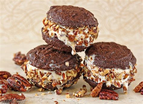 Spicy Chocolate Ice Cream Sandwiches - SugarHero