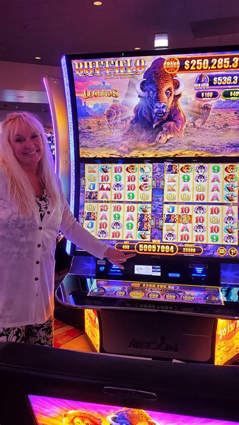 Jackpot Las Vegas Woman Wins 500k At Local Resort Klas