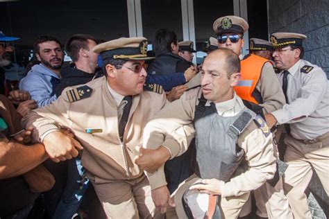 Fuerte Protesta De Estibadores Frente A Oficinas Del Consorcio