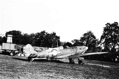 Asisbiz Spitfire MkVb Later USAAF 4FG335FS Mike North Weald Dec 1941 02