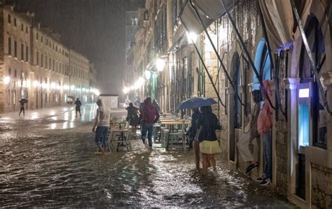 Video Podru Je Dubrovnika Sino Pogodilo Nevrijeme Poplavile Ulice