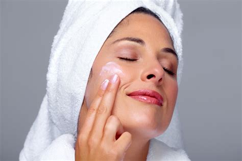 All You Need To Know About Moisturizer For Oily Skin | Femina.in