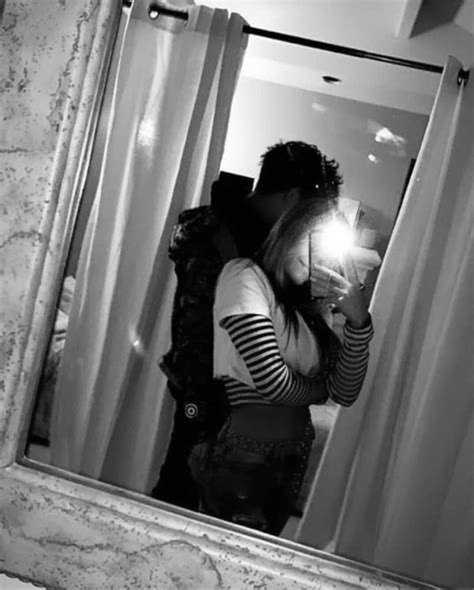 Pin By Sinclair C On ─̸─ ℳ 𝗮𝗷𝗲𝘀𝘁𝗶𝗰 ℓυν Cute Couples Couple Goals Mirror Selfie