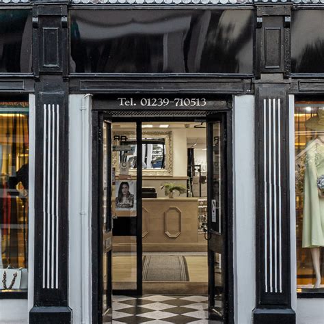 Ededa J | Ladies fashion & formal wear