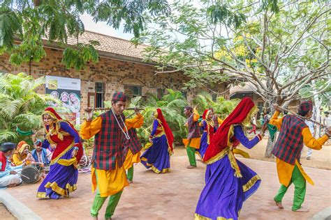 Folk Dance Of Uttar Pradesh Traditional Dress Of Up Lifestyle Fun