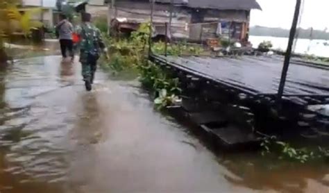 Banjir Rendam 12 Desa Di Sambas Kalbar Akibat Hujan Lebat Dan Sungai Meluap