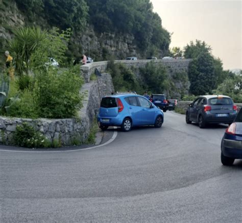 Incidente Frontale Tra Valico Di Chiunzi E Corbara Illese Tre Persone