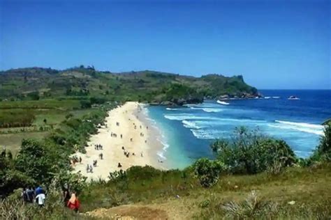 Simpan Lokasi Surga Tersembunyi Ini Rekomendasi Pantai Di Blitar