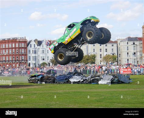 Monster truck hi-res stock photography and images - Alamy