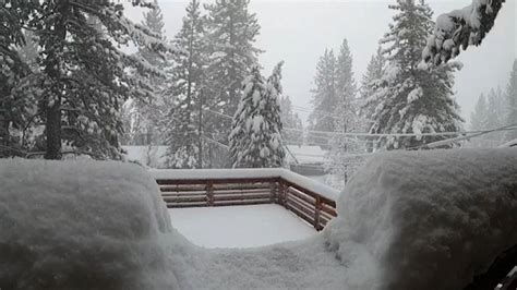 Vídeo Una tormenta invernal de grandes ventiscas y vientos feroces