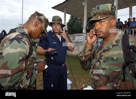 US Navy Lt Cmdr Right Information System Technician 1st Class Center