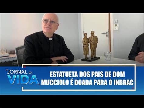 Estatueta Dos Pais De Dom Mucciolo Doada Para O Inbrac Paz E Bem