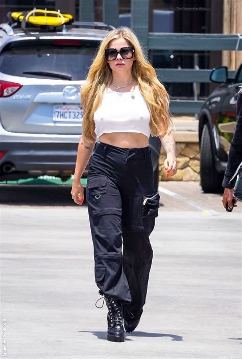 Avril Lavigne Nude The Fappening Photo 1367608 FappeningBook