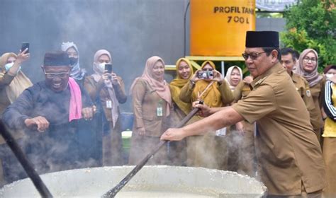 Masyarakat Kalsel Gelar Tradisi Masak Bubur Asyura Herald Kalsel