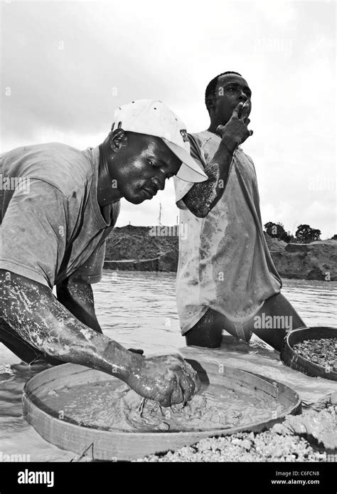 Diamond mining in Kono, Sierra Leone Stock Photo - Alamy