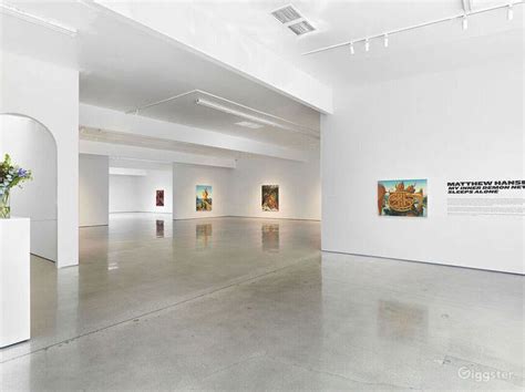 Hollywood Commercial Art Gallery | Rent this location on Giggster